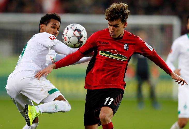 翡翠队主场告捷凭借进攻优势轻松击败对手 翡翠队主场告捷凭借进攻优势轻松击败对手