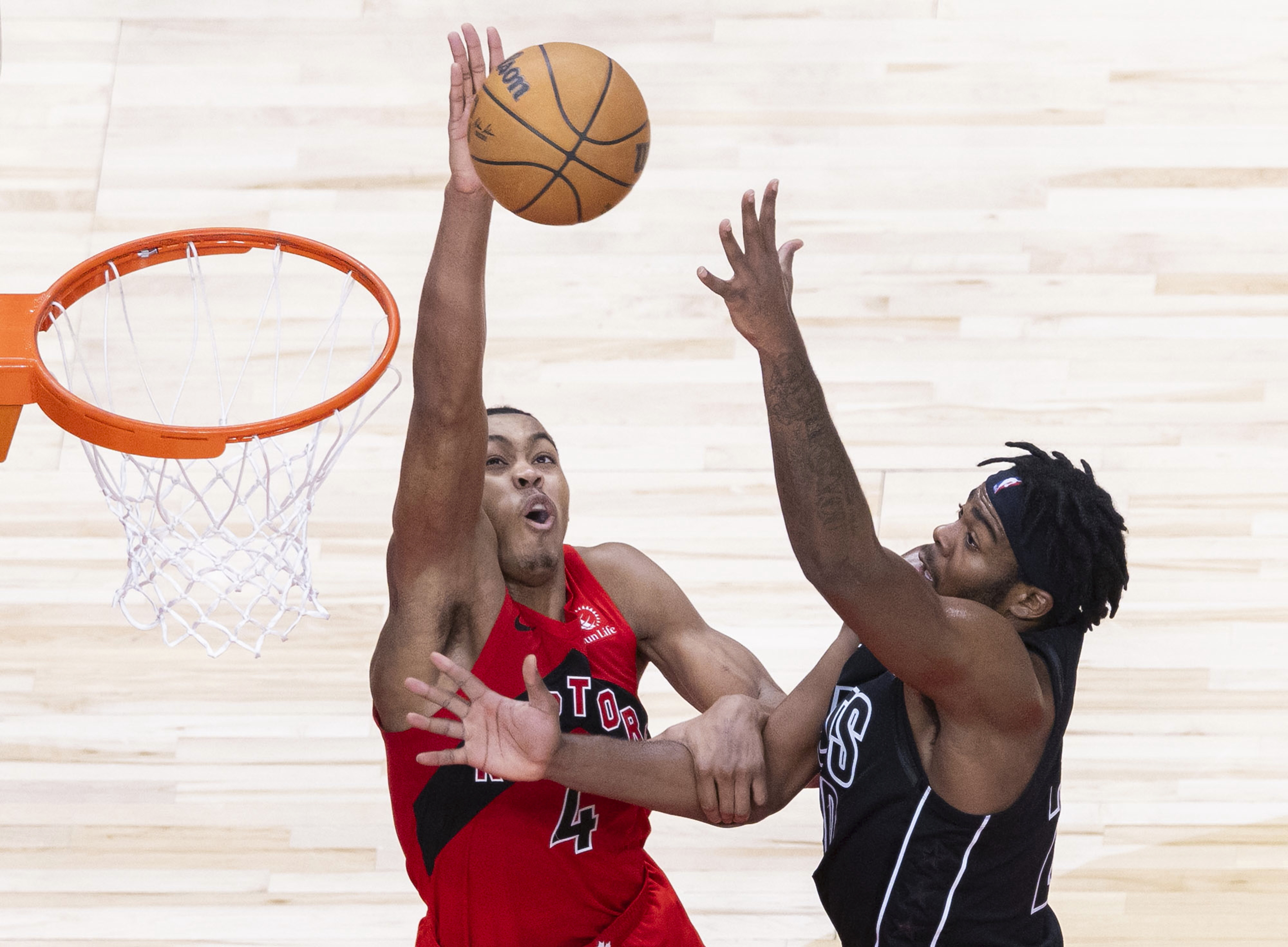 猛龙队击败热火队,领先西部半决赛 猛龙队击败热火队,领先西部半决赛