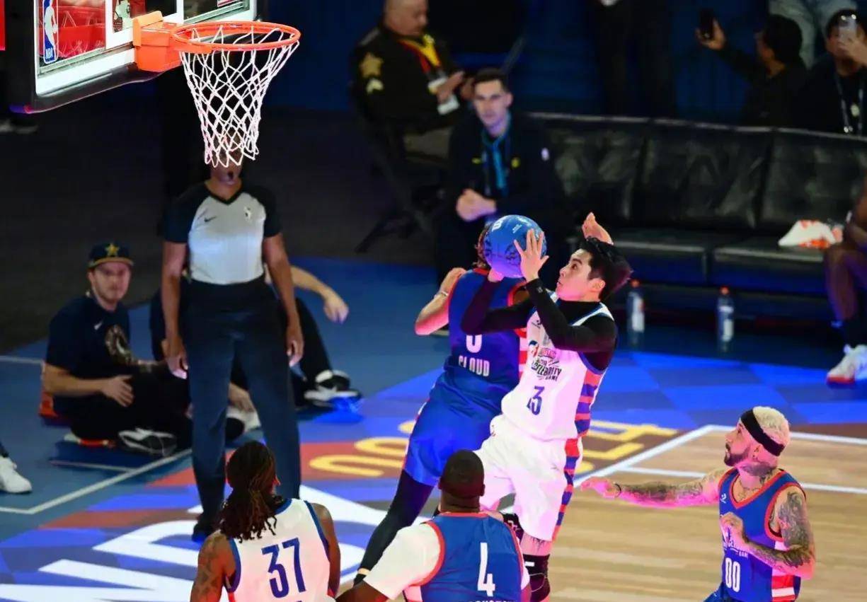 一场饱受期待的篮球盛宴,将惊艳呈现! 一场饱受期待的篮球盛宴,将惊艳呈现!