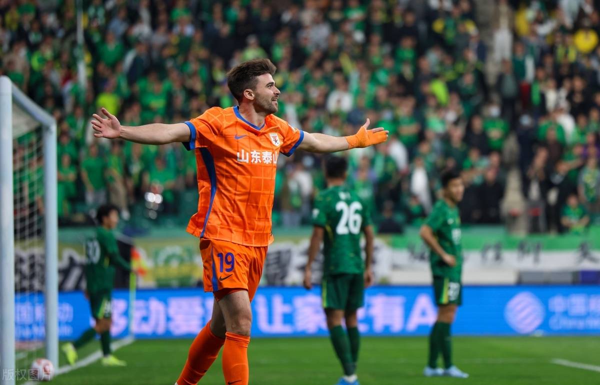 大连人主场战胜山东鲁能,力振士气迎战下一场比赛 大连人主场战胜山东鲁能,力振士气迎战下一场比赛