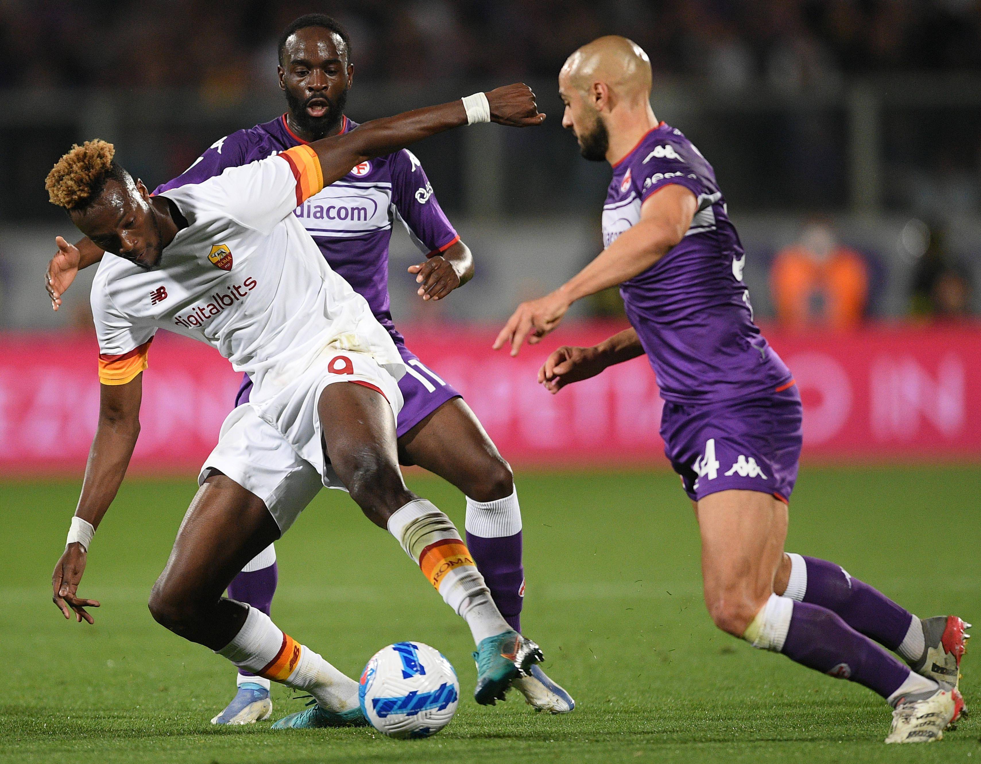 包含佛罗伦萨主场失利，后防漏洞频频暴露的词条