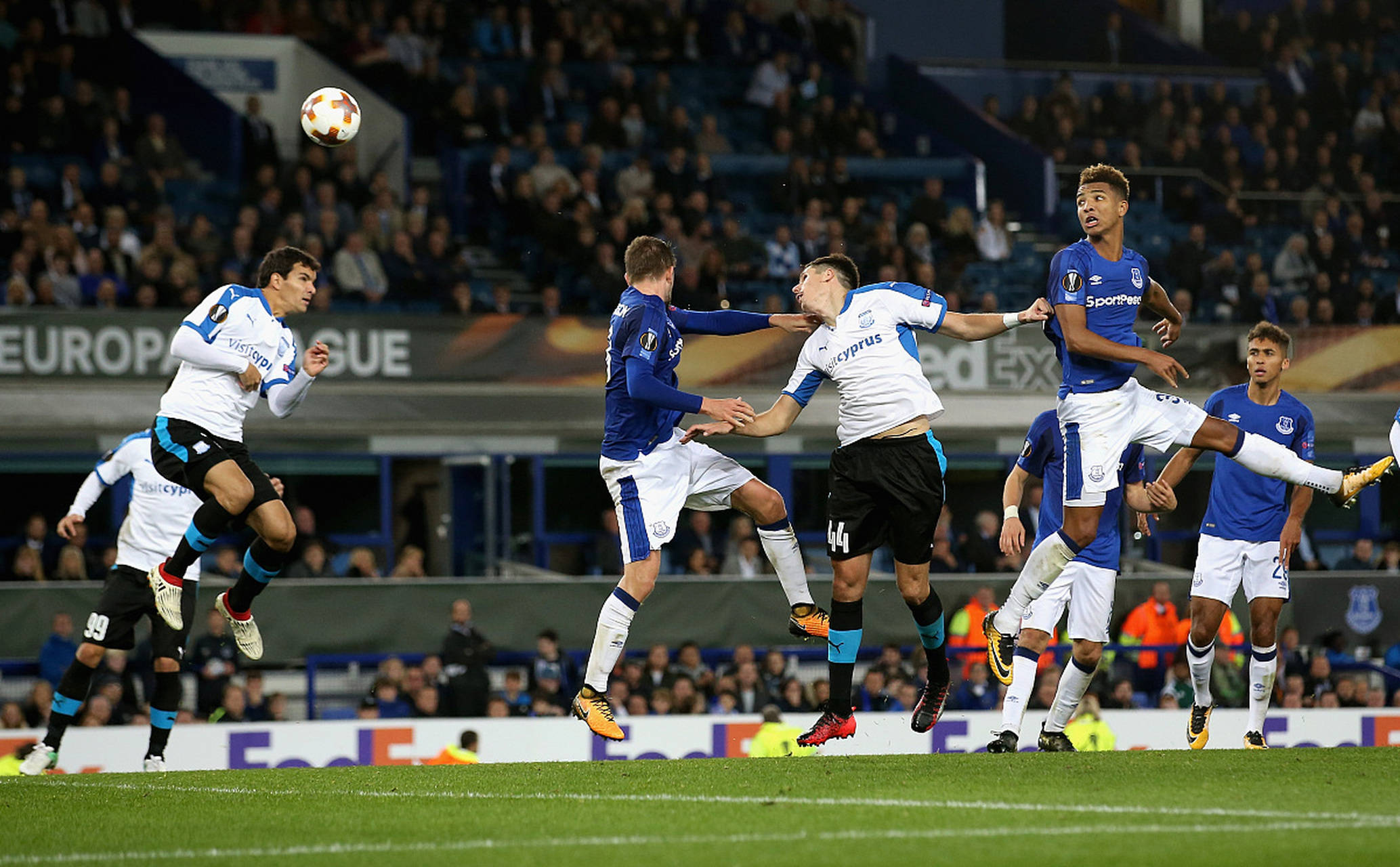 包含切尔西攻守兼顾，热刺全力以赴的词条