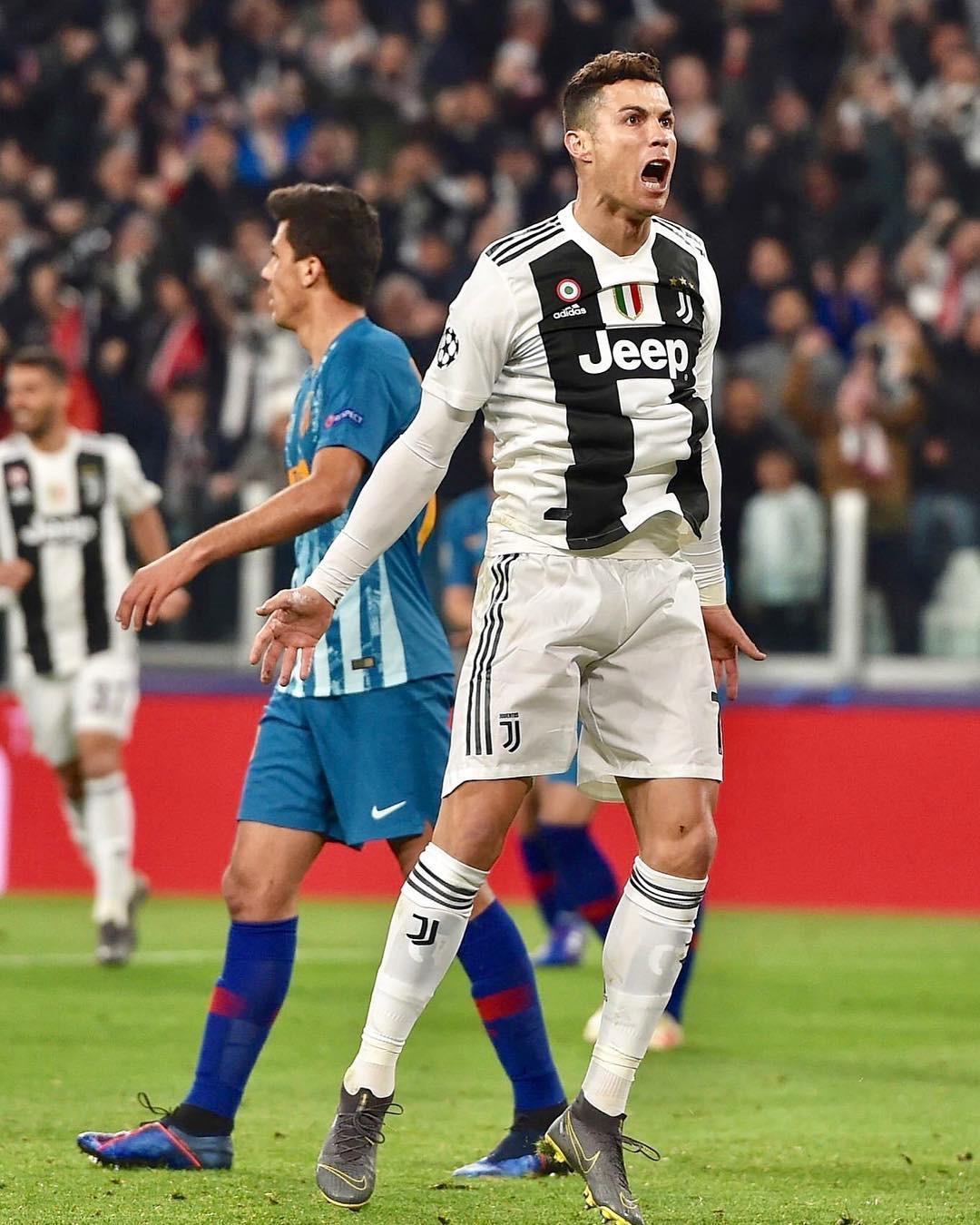 阿尔维斯客场爆冷逆转，全队比赛欢呼