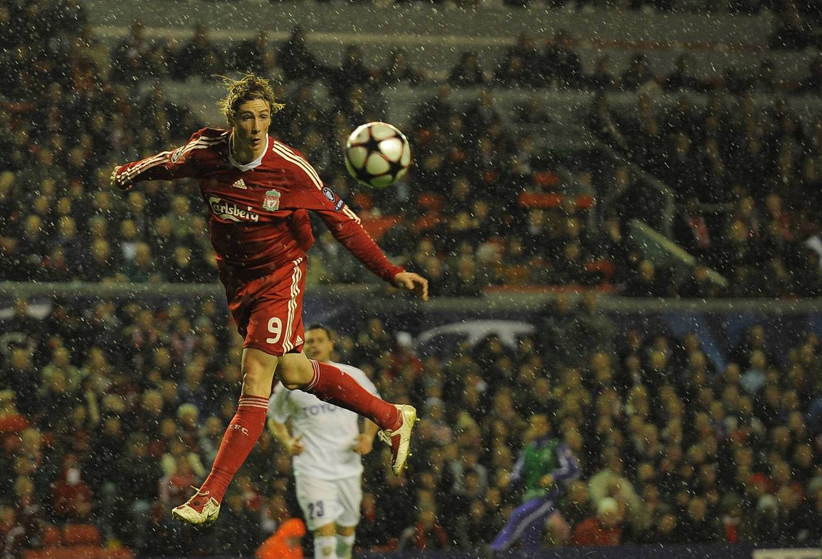 顶尖对阵！足球联赛搏击中的绝对厮杀