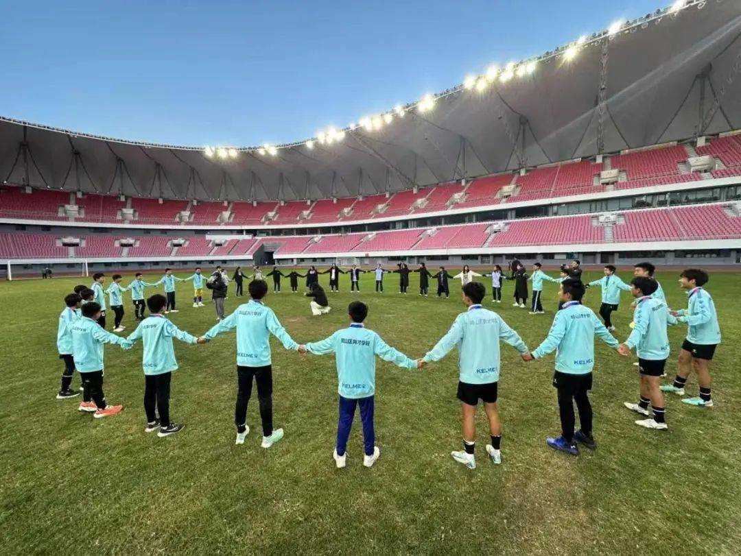 关于极限比赛险胜，球队充满自信备战下场比赛的信息