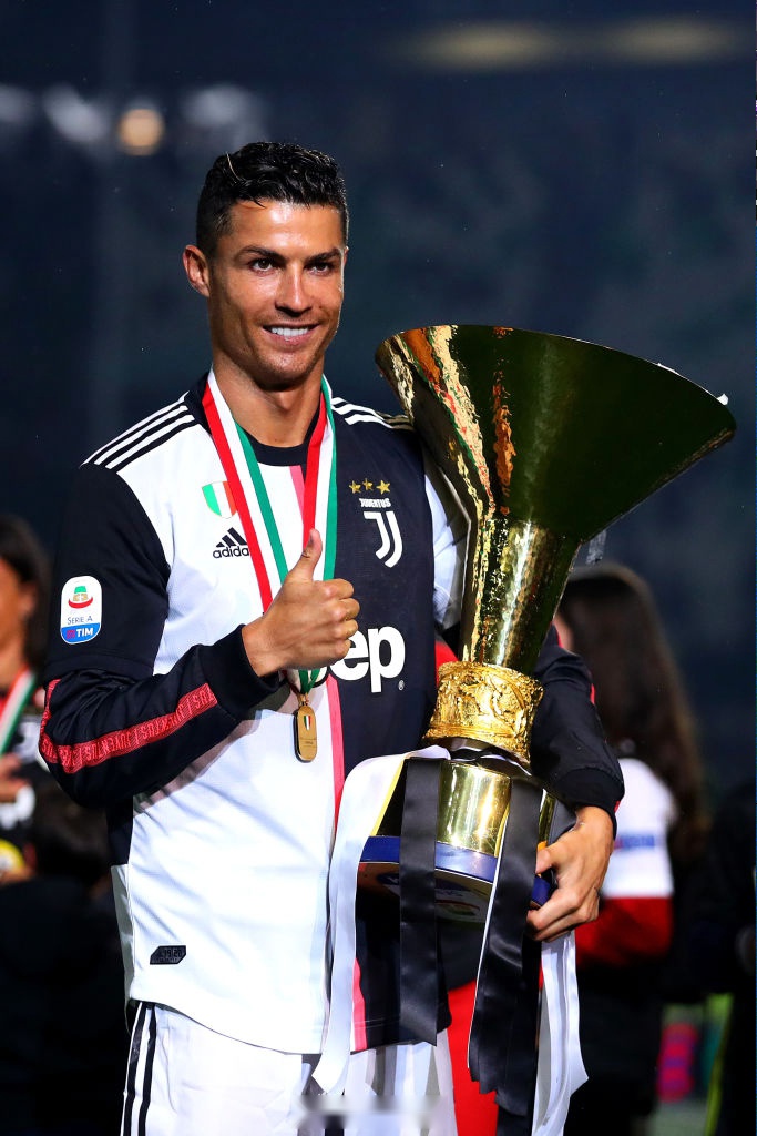 尤文图斯客场大败，蝉联冠军难题的简单介绍