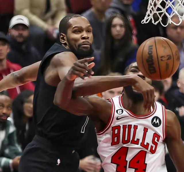 篮网击败公牛,杜兰特再砍30+ 篮网击败公牛,杜兰特再砍30+