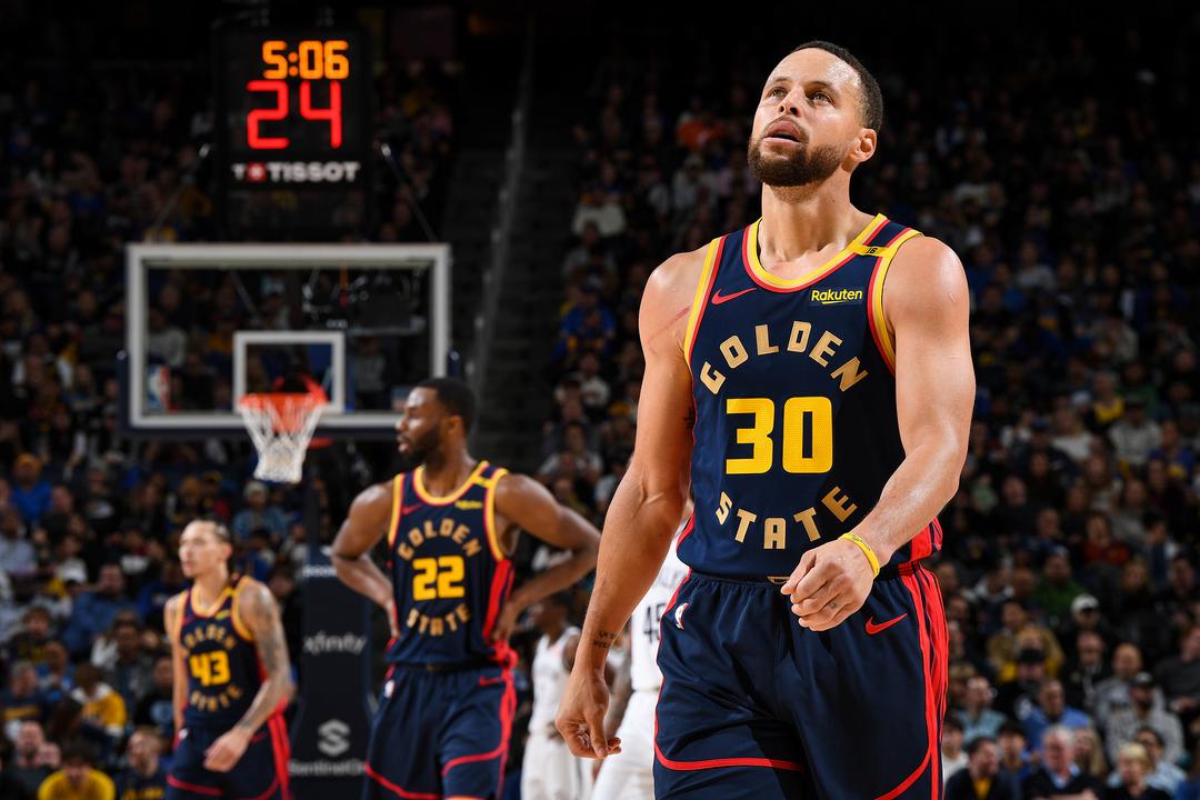 勇士客场逆转篮网，西部领先优势扩大