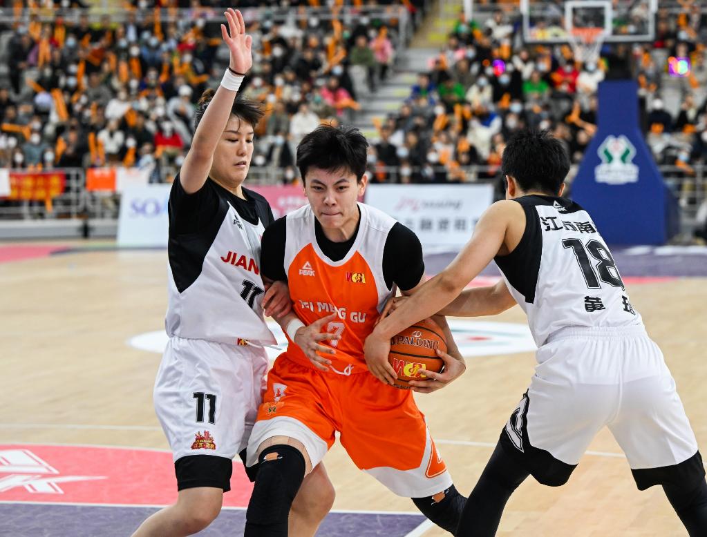 内蒙古男篮惊险取胜，晋级半决赛