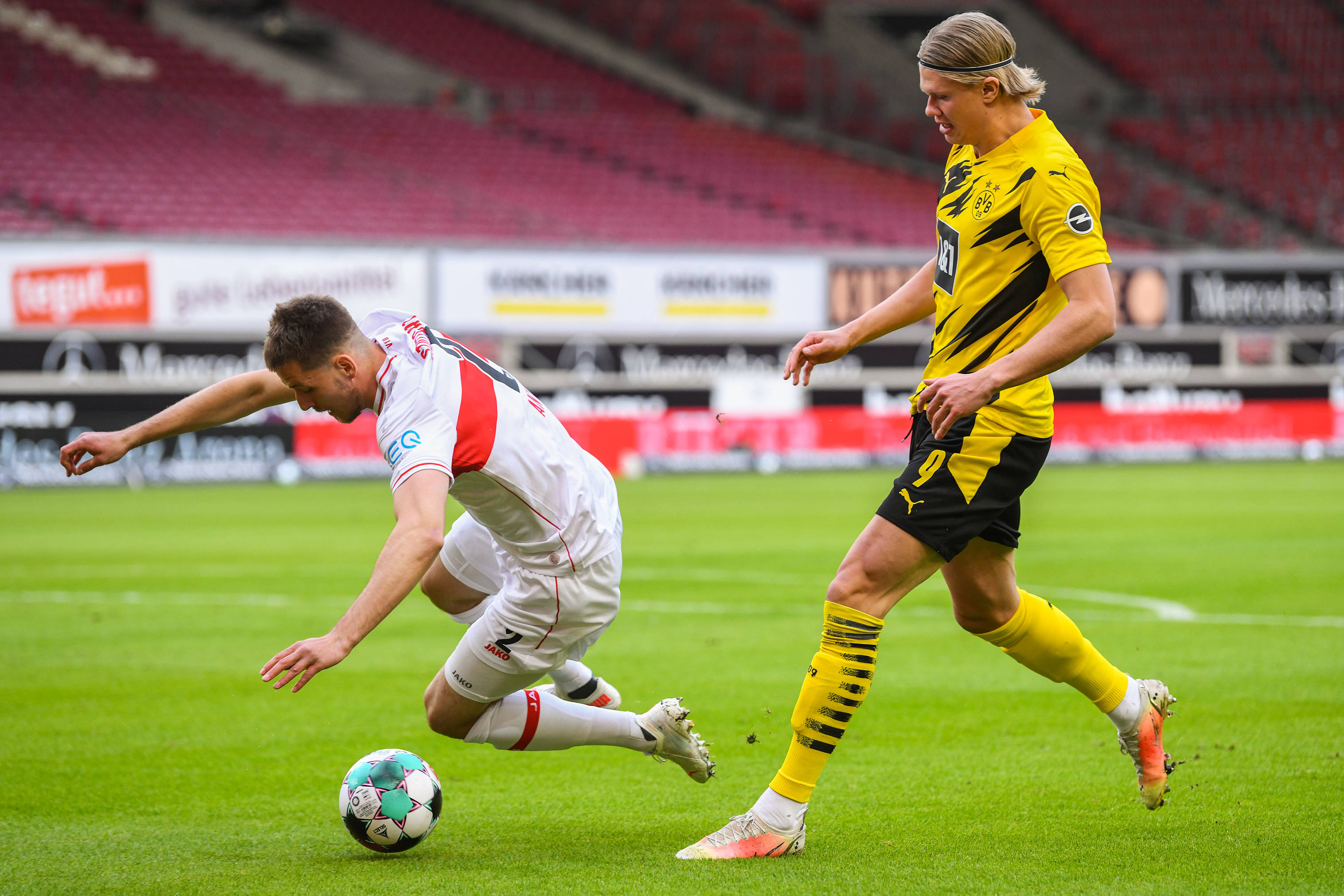 德甲夺冠之路:德国足球联赛的激烈比拼和胜利征程 德甲夺冠之路:德国足球联赛的激烈比拼和胜利征程