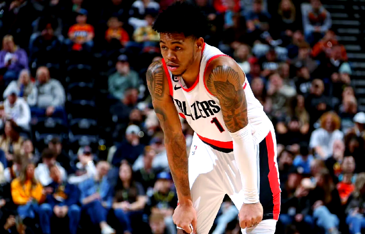 开拓者主场险胜爵士,取得三连胜 开拓者主场险胜爵士,取得三连胜