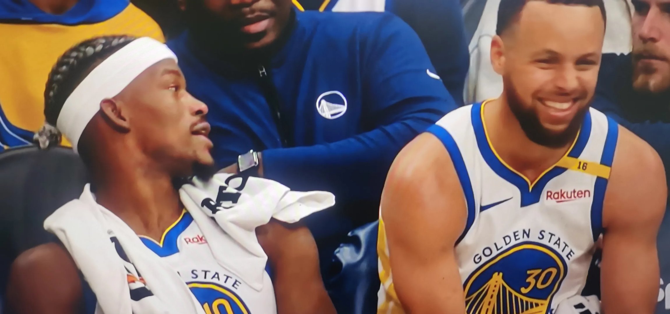 勇士客场击败骑士迎来两连胜