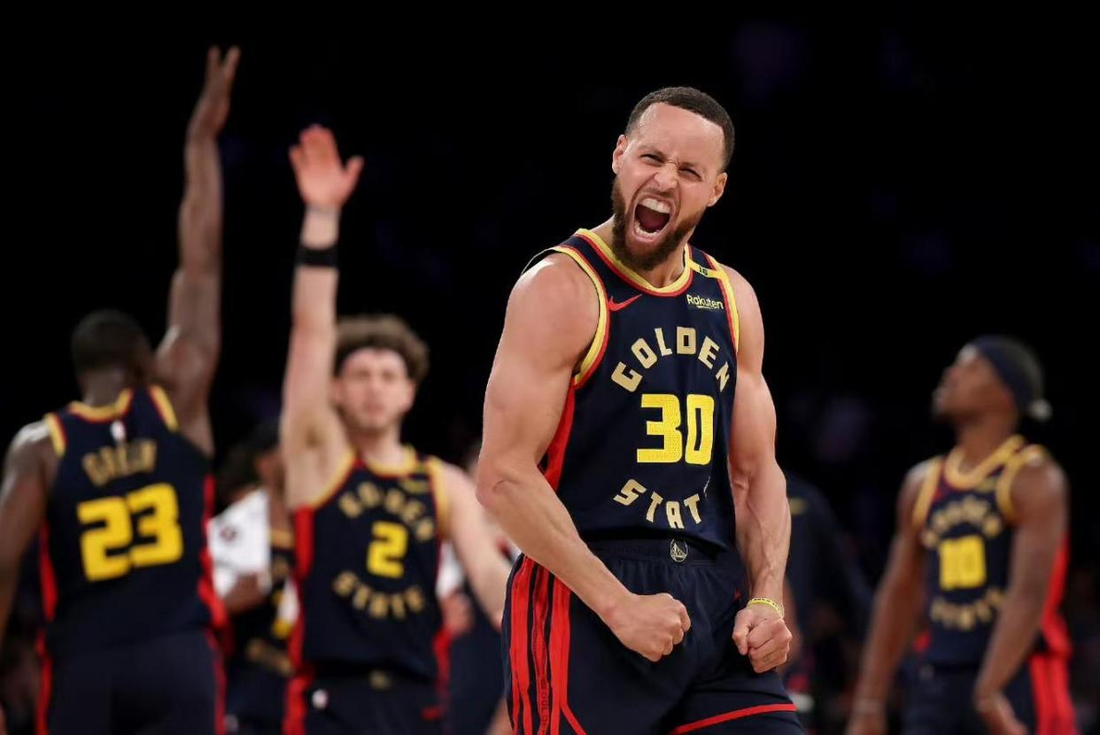 勇士遭尼克斯逆转,库里无奈 勇士遭尼克斯逆转,库里无奈