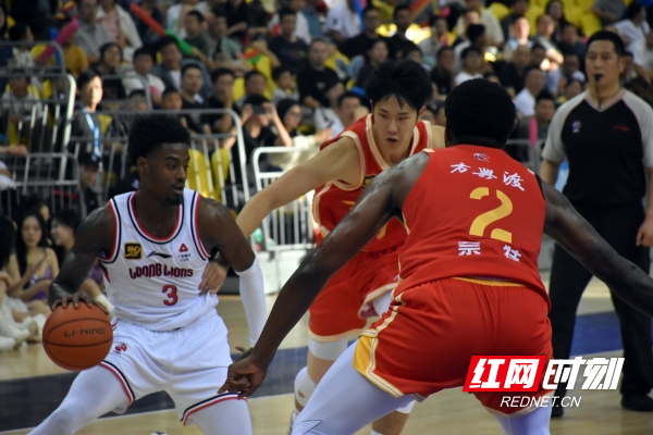 广州龙狮胜浙江广厦,取得新赛季首胜 广州龙狮胜浙江广厦,取得新赛季首胜