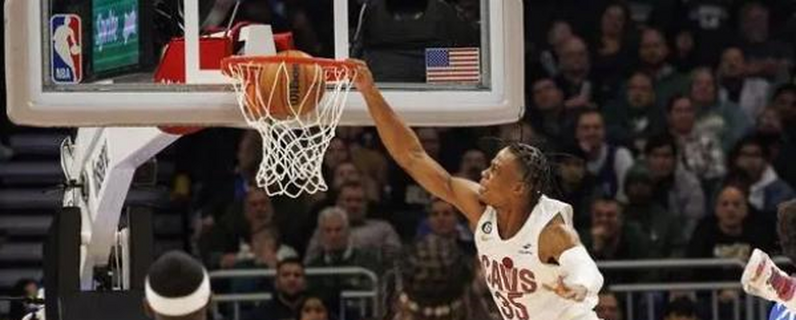 猛龙逆转老鹰保持不败纪录