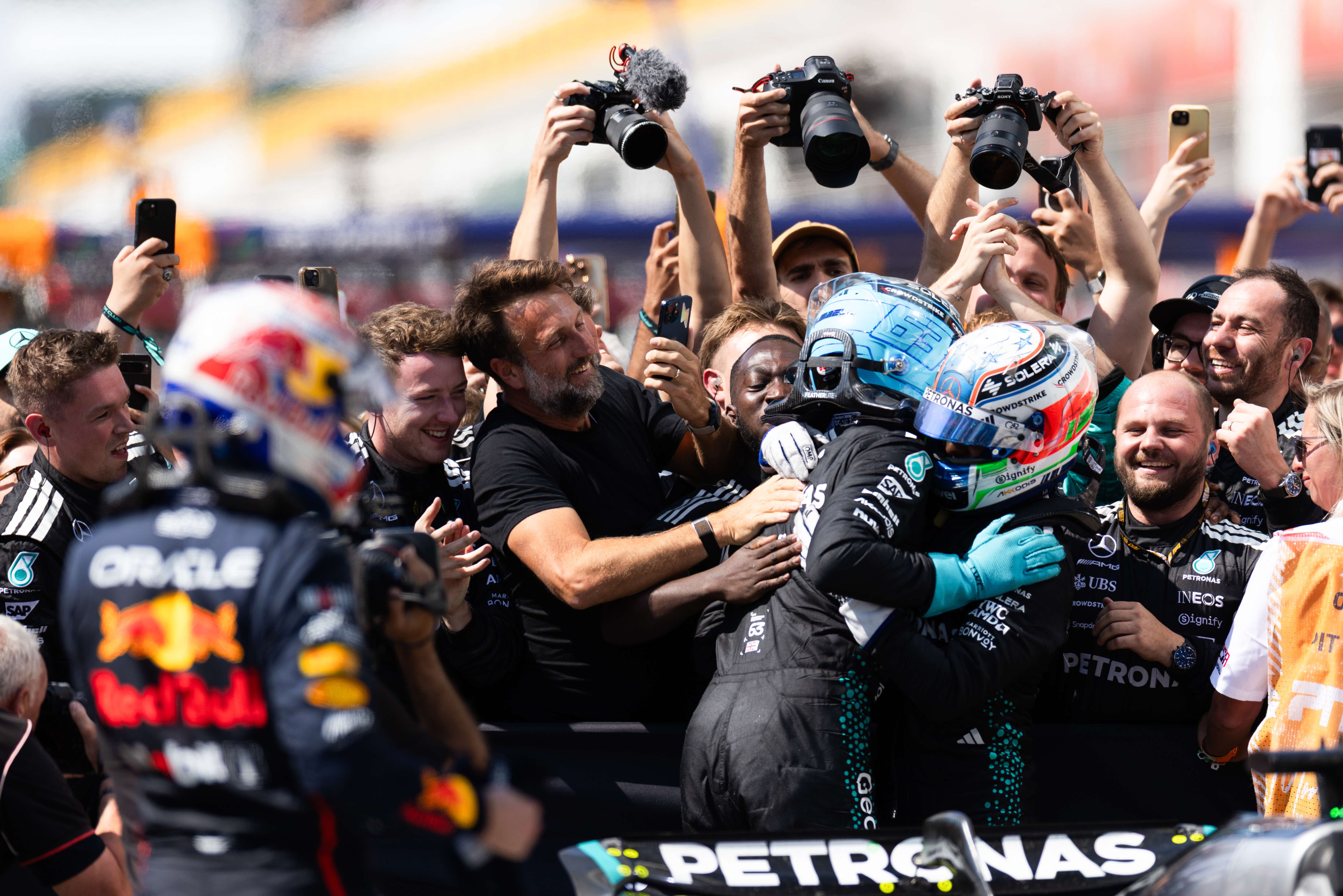 哈斯车队翻盘梅赛德斯,周冠宇带队取胜 哈斯车队翻盘梅赛德斯,周冠宇带队取胜